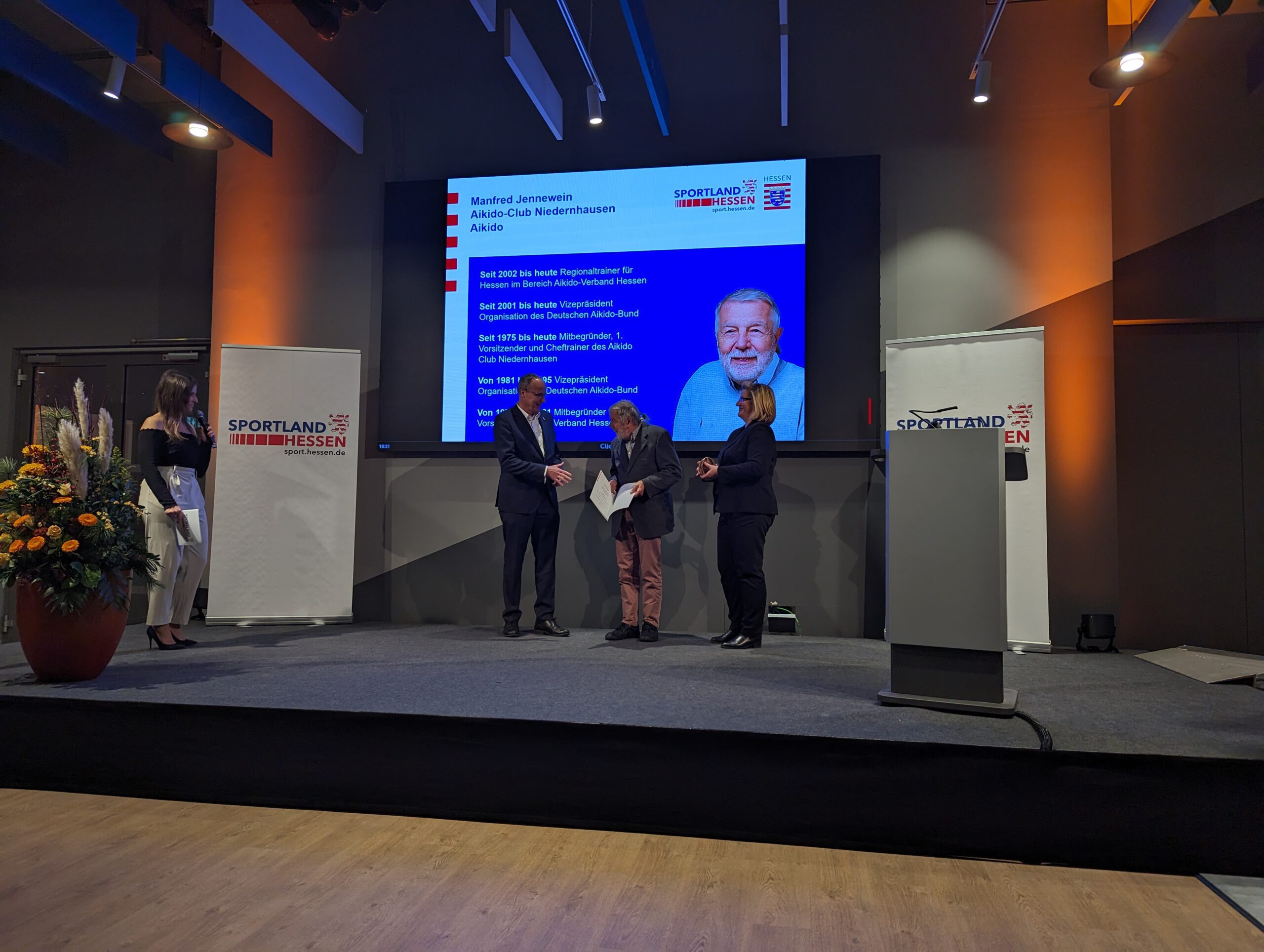 Manfred Jennewein bekommt Sportplakette des Landes Hessen für seine Verdienste um das hessische Aikido